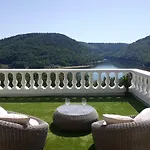 Ma Au Bord De L'eau Pensión