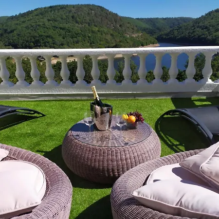 Ma Au Bord De L'eau 4*