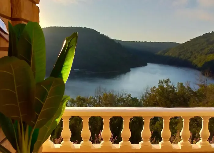 게스트하우스 Ma Au Bord De L'eau 4*